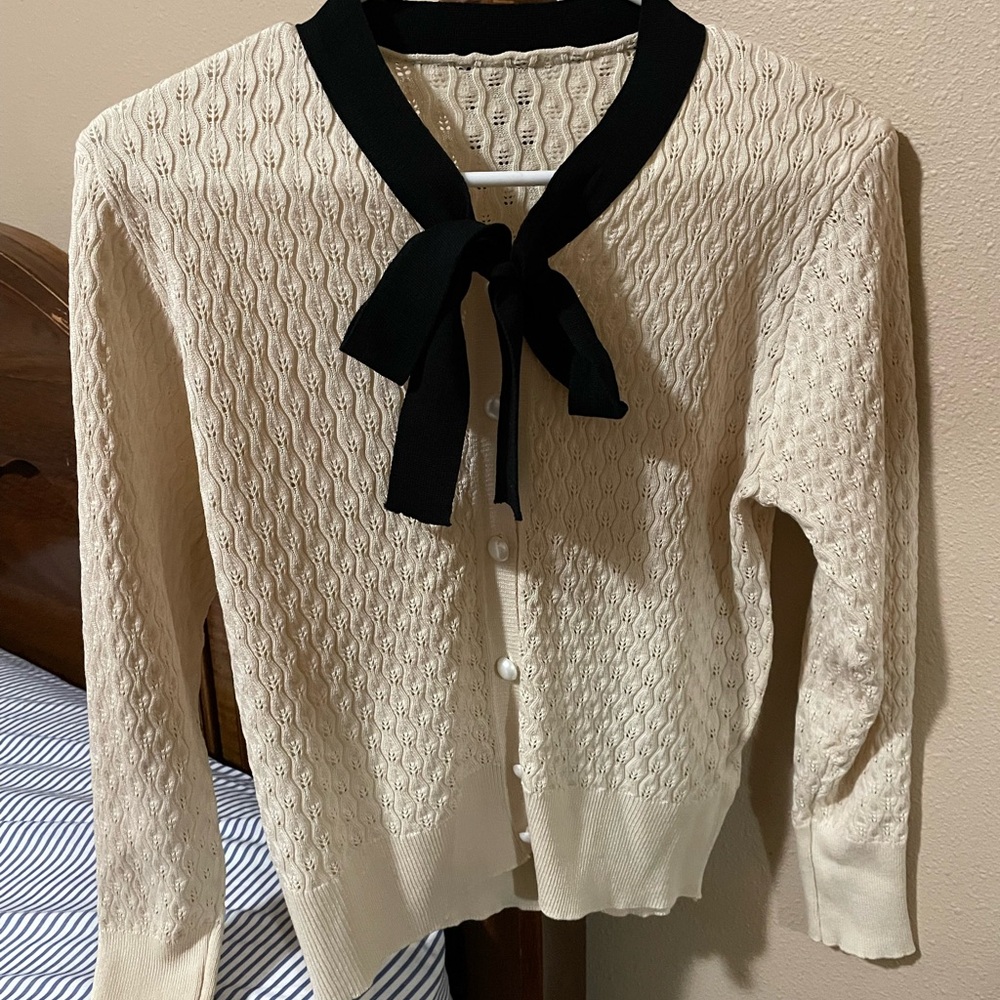 J.ING Beige ontrast bow tie Cardigan